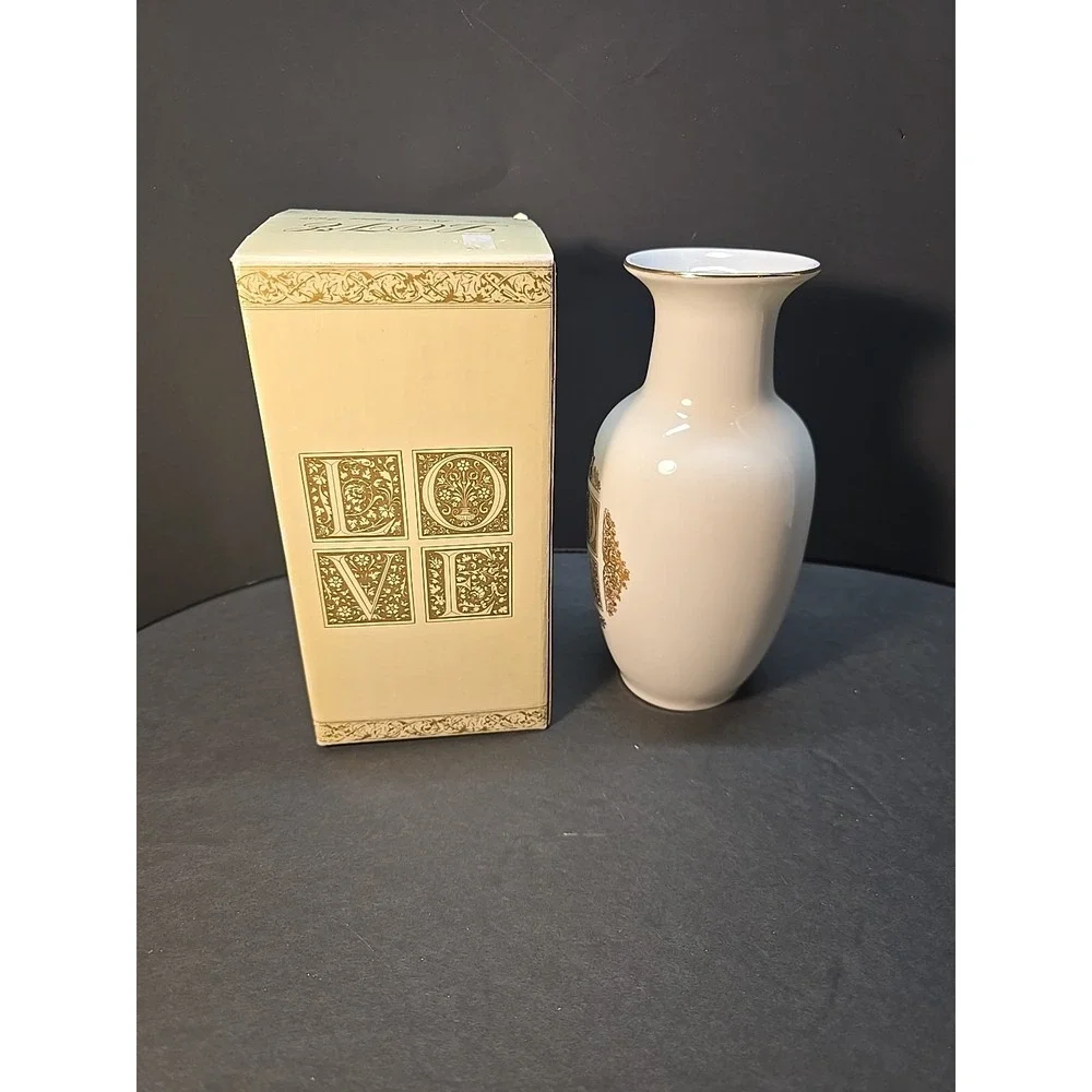 Papel Freelance Fine Bone China LOVE Vase 8 Inches With‎ Original Box